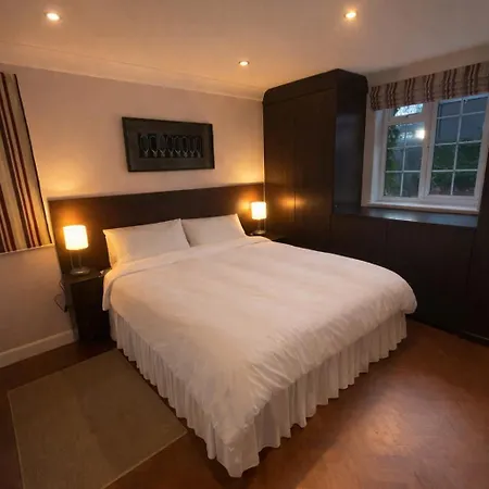 10 Min Walk To Minster & Station