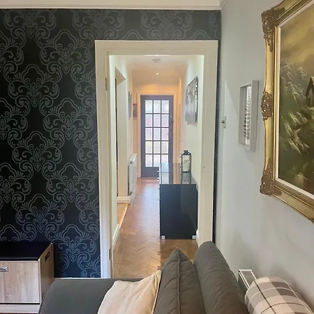 דירה 10 Min Walk To Minster & Station